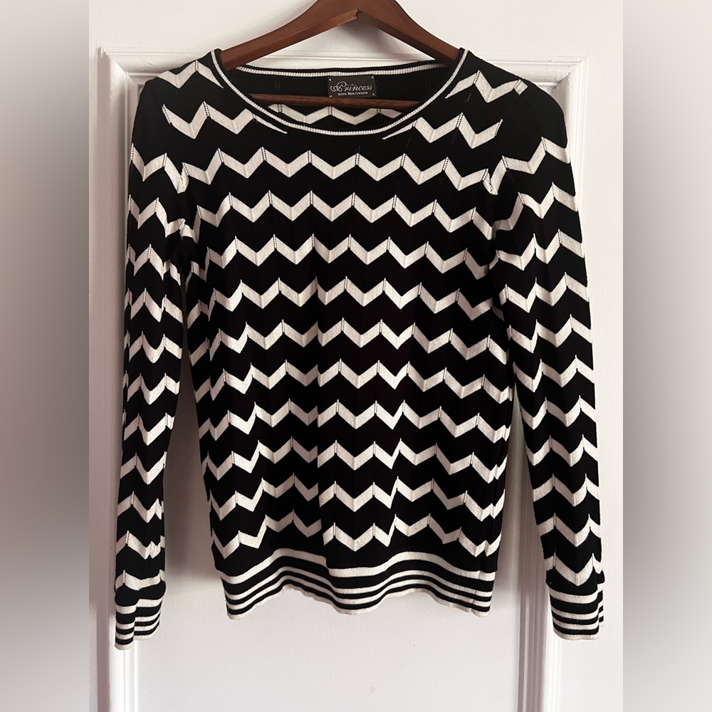 Princess Goes Hollywood Black and White Chevron Knit Top